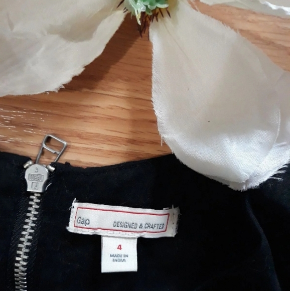 GAP black laser dress Size 4 - Picture 5 of 6